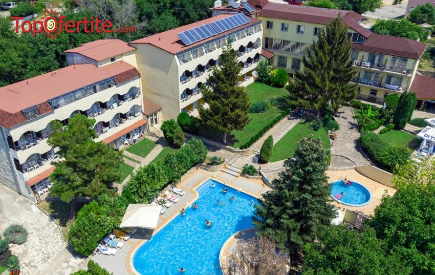 Хотелски комплекс Наслада, Балчик! Нощувка + външен басейн, чадъри и шезлонги  на цени от 32 лв на човек