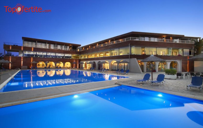 Ранни резервации Лято 2024! Blue Dolphin hotel 4*, Халкидики, Гърция! Нощувка + закуска, вечеря и безплатно дете до 11,99г. на цени от 95лв на човек