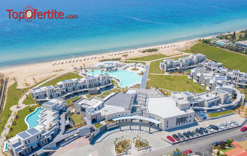 Лято 2024! Portes Lithos Luxury Resort 5* Неа Потидея, Халкидики, първа линия до плажа с включени закуска и вечеря, басейн на цени от 156 лева на човек