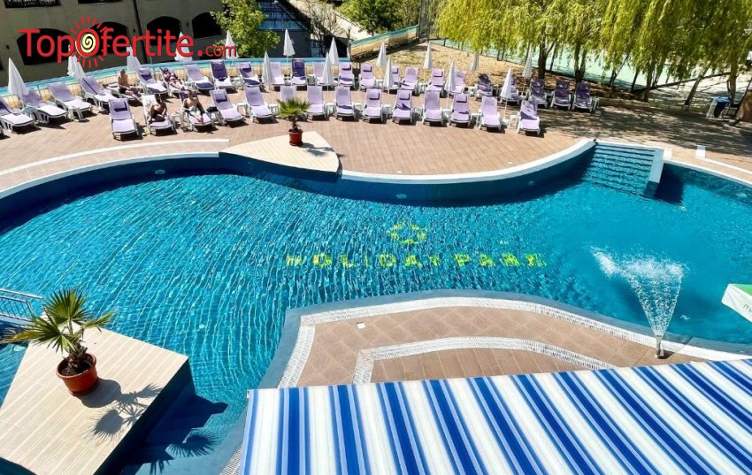 На море в Хотел Холидей Парк 4*,  Златни пясъци на 200 м от плажа! Нощувка с  изхранване на база All inclusive, външен басейн, дете до 13 г. БЕЗПЛАТНО за 66 лв на човек