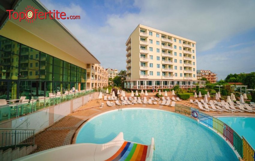 На море в Хотел Перла Бийч 4*, Приморско! Нощувка + изхранване на база All inclusive, външни басейни и детски водни пързалки за 143 лв на човек+ БЕЗПЛАТНО  за дете до 11,99г.