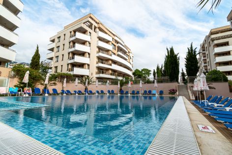 До -15% за море в Хермес Александрия Клуб 4*, Царево! Нощувка на база Ultra All inclusive, Аквапарк, басейни, чадър и шезлонг на бара до плажа и Безплатно за дете до 14г на цени от 49 € на човек