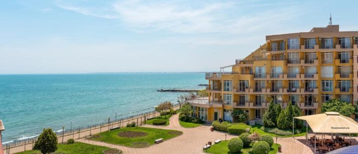 До -40% за море в комплекс Мидия Фемили Ризорт, на първа линия в Ахелой! Нощувка със закуска или на All inclusive + басейни, водни пързалки и Безплатно за дете до 12г на цени от 32 € на човек