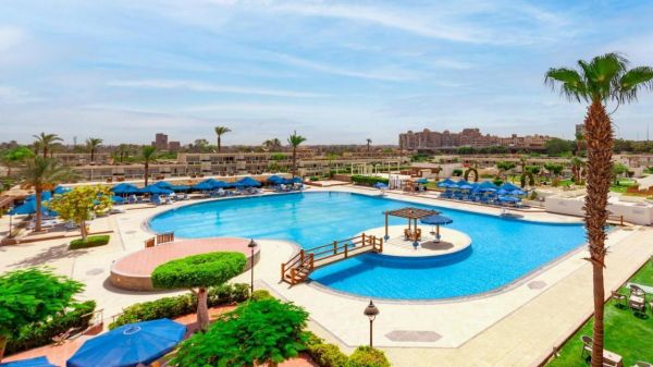 Pyramids Park Resort Cairo или подобен