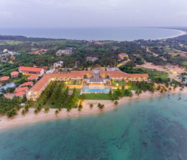 AMAYA BEACH PASSIKUDAH.