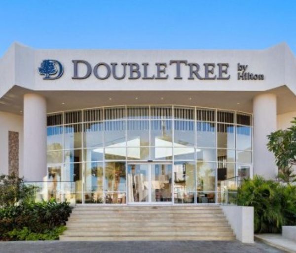 DOUBLETREE BY HILTON SHARKS BAY RESORT BEACH SIDE