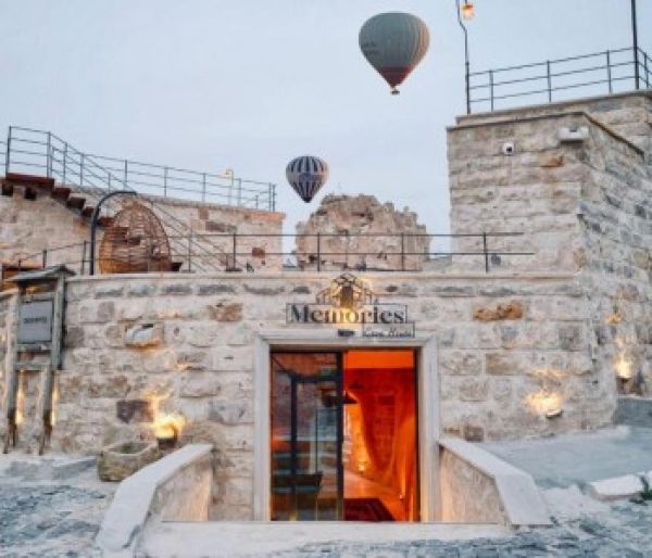 MEMORIES CAVE HOUSE