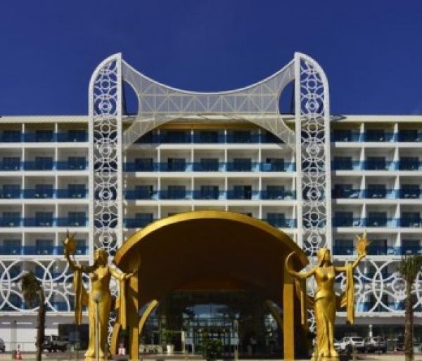 AZURA DELUXE RESORT & SPA HOTEL